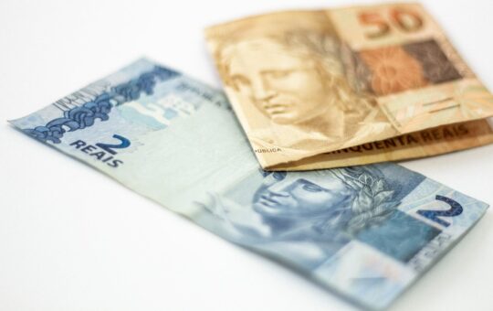 paper money in brazilian reals currency